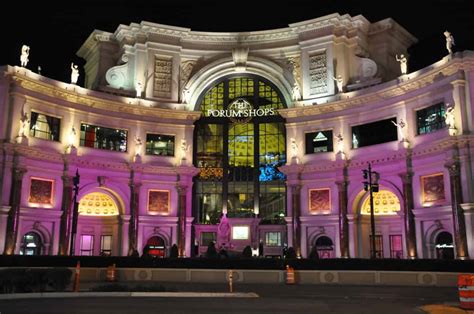 the forum shops hours